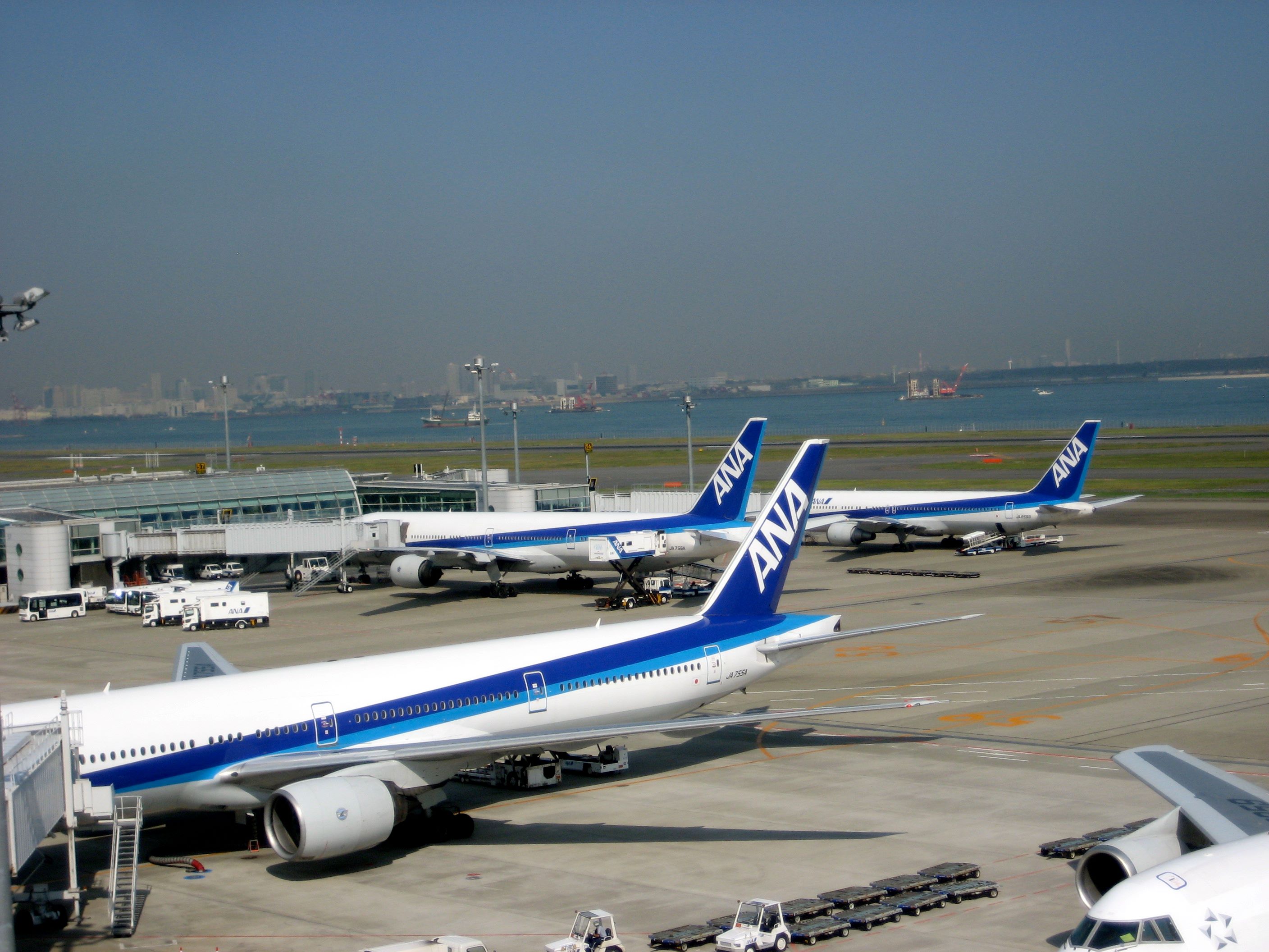 Vue de l'aéroport de Haneda Terminal 2 ANA